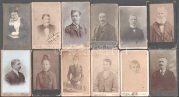 30 darab keményhátú fotó, 21x13 cm alatt, vegyes állapotban