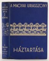 Szegedy-Maszák Aladárné - Stumpf Károlyné (szerk.): A magyar úriasszony háztartása. Bp., 1933., Magyar Asszonyok Nemzeti Szövetsége. Kiadói egészvászon kötés, kissé kopott borítóval.