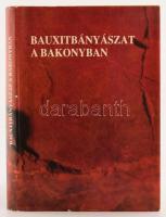 Gádori Vilmos - Szepeshegyi István (szerk.): Bauxitbányászat a Bakonyban. 1987, Tapolca, egészvászon kötés papír védőborítóval,
