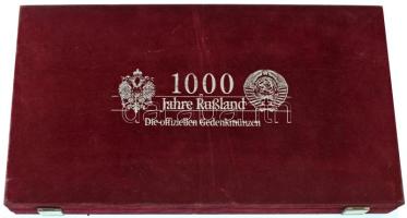 "1000 Jahre Russland" feliratú, bársony borítású érmetartó kazetta, egy beépített és két k...