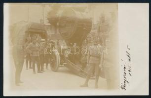 1915 Nagy légvédelmi fényszóró a fronton, magyar katonákkal, hátoldalán feliratozott fotólap, jó állapotban