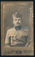 1922 Szeged, katona a Nemzeti Hadsereg sapkajelvényével vizitkártya méret