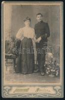 ca 1900 Mohács, csendőr a kedvesével kabinetfotó 17x21 cm