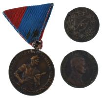 1900. "1875-1900. Emlékül - A veszprémi iparos ifj. önk. egylete" kétoldalas bronz emlékérem gyengébb tartásban (29mm) + 1917. "Károly Bronz Vitézségi Érem" bronz kitüntetés mellszalag és fül nélkül, gyengébb tartásban + 1964. "Munkásőr Emlékérem" bronz kitüntetés mellszalagon, miniatűrrel szalagsávon, eredeti tokban T:AU, F