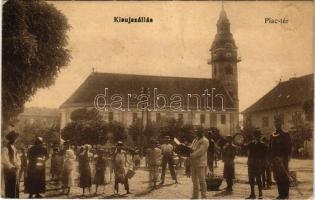 1942 Kisújszállás, Piac tér, templom, óra. Vasúti Levelezőlapárusítás 5918. + "KISÚJSZÁLLÁS PU. SZEKRÉNYBŐL" (EK)