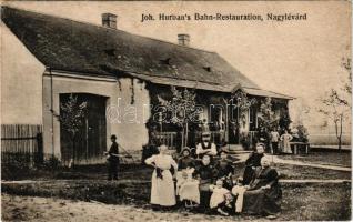 1909 Nagylévárd, Velké Leváre; Joh. Hurban's Bahn-Restauration / Hurban vasúti vendéglője, étterem. Kürt fényképész kiadása / railway restaurant + "POZSONY - SZAKOLCZA 173. SZ." vasúti mozgóposta bélyegző (r)