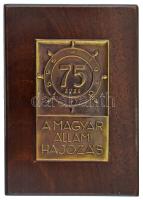 1970. "75 éves a Magyar Állami Hajózás 1895-1970" bronz lemezplakett (80x49mm) fa talapzaton (126x88mm) T:AU