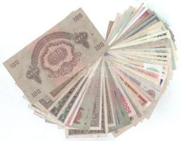 70db-os vegyes, magyar és külföldi bankjegyből álló tétel T:vegyes
70pcs mixed, Hungarian and forei...