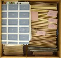 Nagyméretű fadoboz, benne több példányos magyar gyűjtemény a 60-as 80-as évekből rengeteg összefüggé...