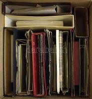 44 db kisebb-nagyobb berakó- és albumtok