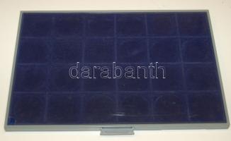 Éremtartó tálca 24 férőhellyel, 43x43mm