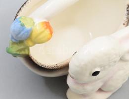 1939-1949 Hummel nyúl figurával díszített kosár kínáló, jelzett, hibátlan, m: 8 cm