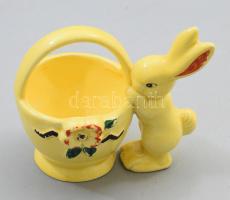 1939-1949 Hummel nyúl figurával díszített kosár kínáló, jelzett, kopással, m: 11 cm