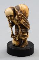 Japán netsuke, elefántcsont, kis sérüléssel, m: 6,5 cm