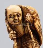Japán netsuke, elefántcsont, kis sérüléssel, m: 6,5 cm