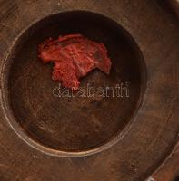 Kutya a kölykével - faragott elefántcsont asztaldísz, d: 5 cm