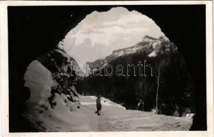 1940 Gyilkos-tó, Ghilcos, Lacul Rosu; Cheile Bicazului / alagút a Békás szoroshoz télen / tunnel in winter, mountain pass (vágott / cut)