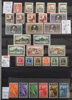 Vatikán gyűjtemény 1929-2002, benne 1929-1950 szép gumizás, 1951-1972 részben megbarnult gumizás, 19...