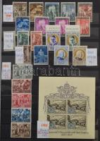 Vatikán gyűjtemény 1929-2002, benne 1929-1950 szép gumizás, 1951-1972 részben megbarnult gumizás, 19...