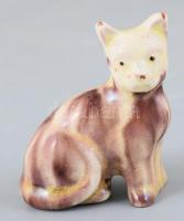 cca 1900 Mázas kerámia macska figura, jelzés nélkül, kis kopással, m: 6 cm