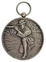 Hollandia 1936. ezüstözött lövészeti vagy vadászati díjérem füllel és függesztőkarikával, hátoldalán "Aangeboden door de Burgemeester van Papendrecht 1936 (Adományozta Papendrecht polgármestere 1936-ban)" gravírozással (40mm) T:XF,VF patina, ph. Netherlands 1936. Silver-plated shooting or hunting medal with ear and suspension ring, with "Aangeboden door de Burgemeester van Papendrecht 1936 (Donated by the Mayor of Papendrecht in 1936)" engrave on the reverse (40mm) C:XF,VF patina, edge error