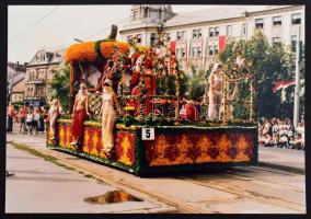 ca 1985 Virágkarnevál Debrecen fotóalbum 16 db színes fotóval