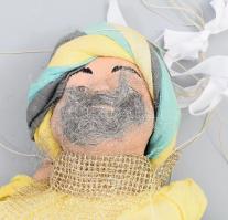 2 darab baba: porcelán testű baba m: 32 cm + marionett baba kerámia testtel, m: cca 38 cm