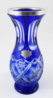 Német kéken pácolt kristály váza, ezüst (Ag) peremmel, jelzett, a kristály címkével jelzett, m: 19,5 cm