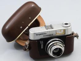 Voigtlander Vitoret fényképezőgép, Voigtlander Color-Lanthar 2.8/50 objektívvel, tokjában.