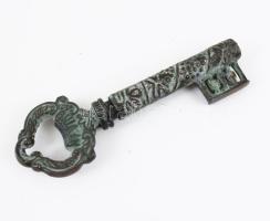 Patinázott kulcs alakú dugóhúzó, h: 13,5 cm