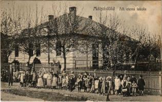 Budapest XVI. Mátyásföld, Állami elemi iskola, gyerekek csoportja. Varga Sándor kiadása (EK)