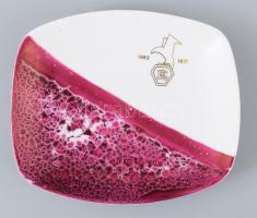 Hollóházi emblémázott tálka, jelzet, kis kopással, 12x14 cm