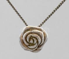 Ezüst (Ag) nyaklánc medállal és charmmal, jelzés nélkül, nettó 5,7g