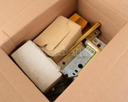 Doboznyi vegyes zár és szerelék tétel, zömmel Elzett darabok, használatlan.