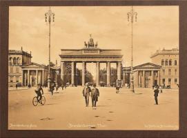 cca 1900-1910 Album von Berlin, Charlottenburg und Potsdam, német városképes album 36 db fekete-fehér képpel, kiadói zsinórfűzéses papírkötésben, a borítón sérülésekkel, 23x28,5 cm