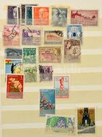 Vegyes kis tétel, benne közepes berakó javarészt külföldi bélyegekkel, közte gyarmati, kínai stb. + ...