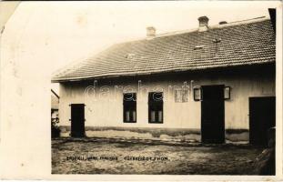 1930 Érsekújvár, Nové Zámky; Magyar Cserkészotthon / Hungarian scout home. Atelier Benko" photo (r)