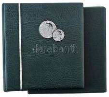 "NUMIS" zöld műbőr négygyűrűs berakó album tokkal, összesen 12db berakólappal (240db férőhellyel) érmék számára. Újszerű állapotban