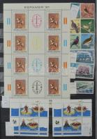 Szép színes tartalmas vegyes külföldi modern anyag 30 fekete lapos A4 berakóban sok tengerentúlival,...