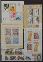 Szép színes tartalmas vegyes külföldi modern anyag 30 fekete lapos A4 berakóban sok tengerentúlival,...