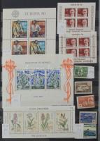 Szép színes tartalmas vegyes külföldi modern anyag 30 fekete lapos A4 berakóban sok tengerentúlival,...