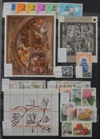 Szép színes tartalmas vegyes külföldi modern anyag 30 fekete lapos A4 berakóban sok tengerentúlival,...