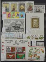 Szép színes tartalmas vegyes külföldi modern anyag 30 fekete lapos A4 berakóban sok tengerentúlival,...