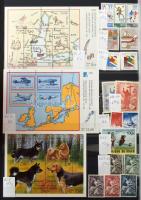 Szép színes tartalmas vegyes külföldi modern anyag 30 fekete lapos A4 berakóban sok tengerentúlival,...