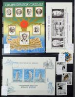 Szép színes tartalmas vegyes külföldi modern anyag 30 fekete lapos A4 berakóban sok tengerentúlival,...