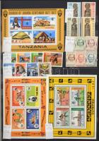 Szép színes tartalmas vegyes külföldi modern anyag 30 fekete lapos A4 berakóban sok tengerentúlival,...