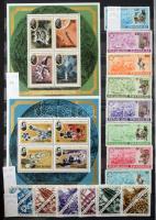 Szép színes tartalmas vegyes külföldi modern anyag 30 fekete lapos A4 berakóban sok tengerentúlival,...