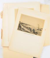 Beethoven-emlékmappa, 21 db számozott képtábla, helyenként kisebb lapszéli foltokkal, ázásnyomokkal, sérült, hiányos borítóval, lapméret: 37x27,5 cm