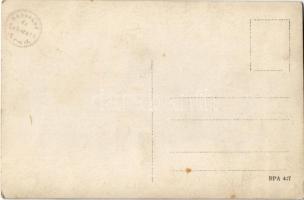 Arad, olvasó hölgy. Fotó Kossakné és Schwarz / lady reading. photo (EK)