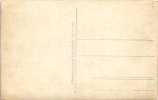 Medgyesegyháza, esküvői csoportkép jegyespárral és vendégekkel. Lakata Pál fényképész felvétele. pho...